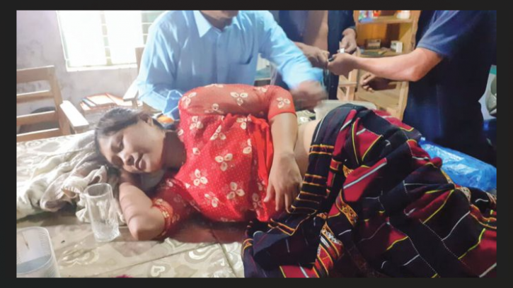 বান্দরবানে দম্পতির ওপর ভাল্লুকের আক্রমণ, কামড়ে দিল স্ত্রীকে বান্দরবানে দম্পতির ওপর ভাল্লুকের আক্রমণ, কামড়ে দিল স্ত্রীকে