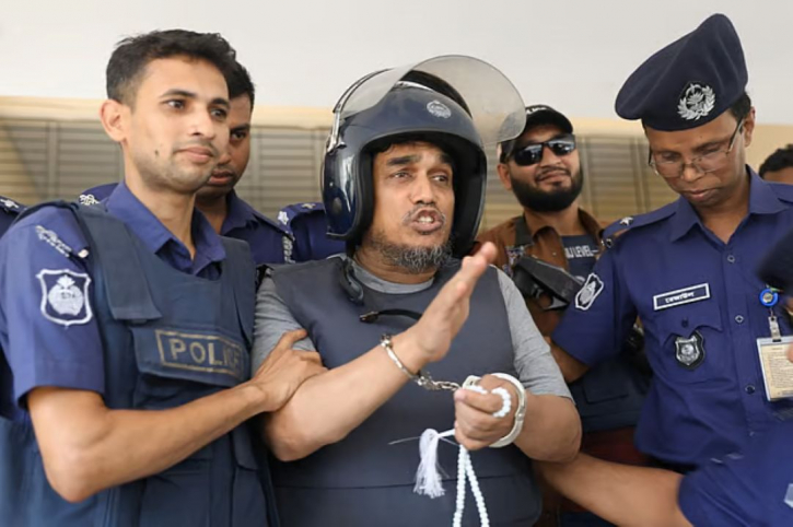 আরসাপ্রধান আতাউল্লাহকে নেওয়া হলো বান্দরবান আদালতে আরসাপ্রধান আতাউল্লাহকে নেওয়া হলো বান্দরবান আদালতে